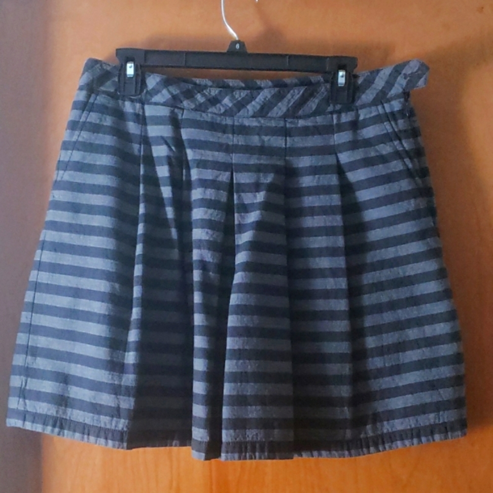 Pleated Gap skirt
